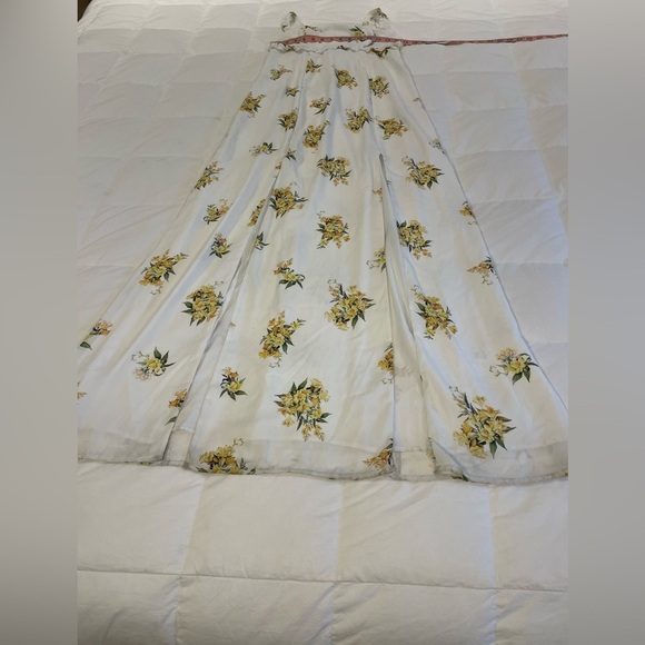 Show Me Your MuMu size Medium White Floral Dress With two Front Slits - Picture 7 of 16